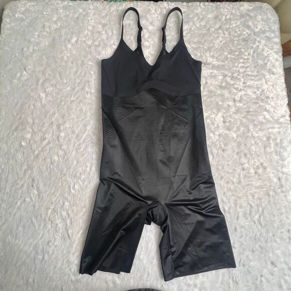 Spanx Womens Black Seamless Mid-Thigh Tummy Control Shapewear Bodysuit Small - Picture 2 of 6